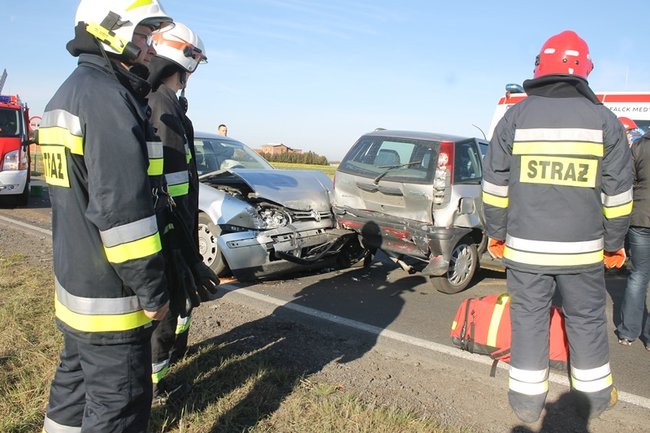 Wypadek przy wylocie z Piasków - zdjęcia