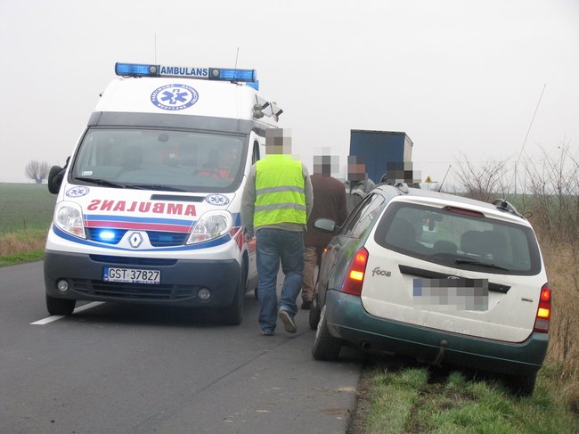 Wtargnęła prosto pod koła - zdjęcia
