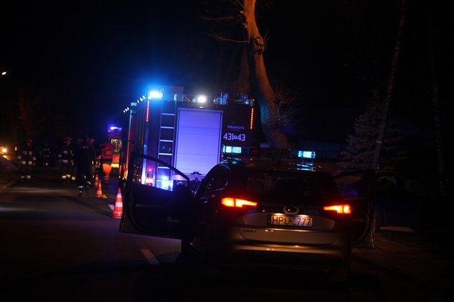 Czołowe zderzenie. Dwie osoby w szpitalu - zdjęcia