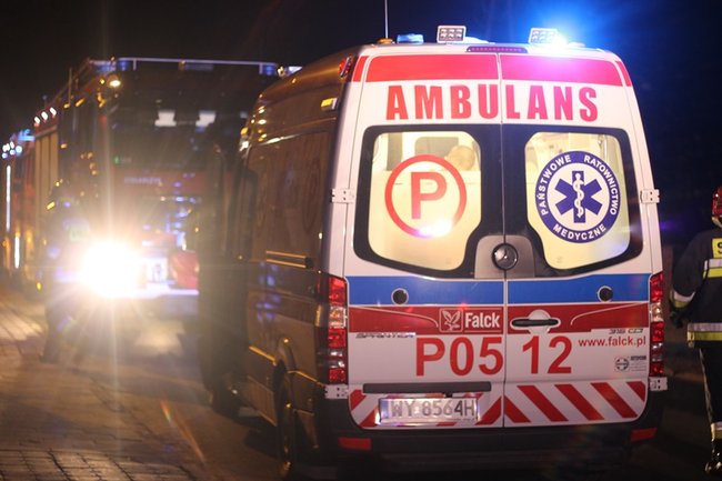 Czołowe zderzenie. Dwie osoby w szpitalu - zdjęcia