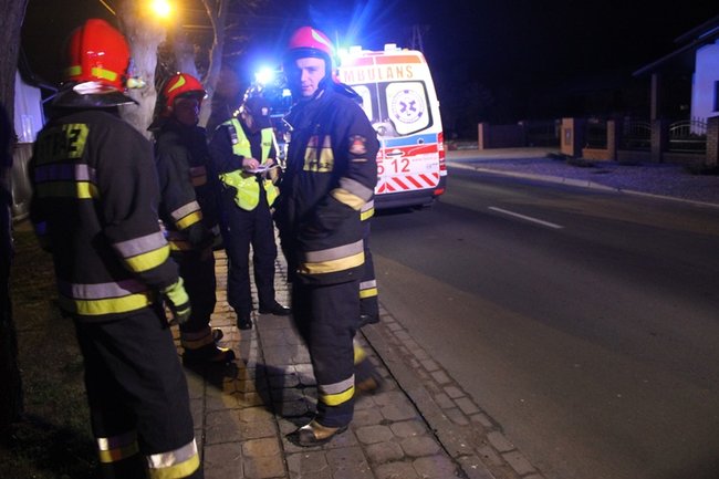 Czołowe zderzenie. Dwie osoby w szpitalu - zdjęcia
