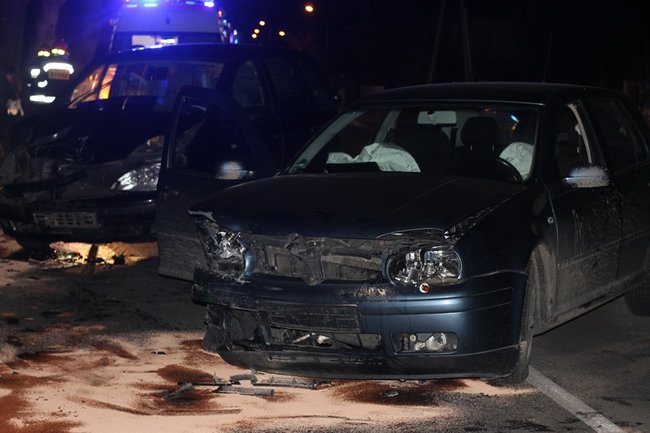 Czołowe zderzenie. Dwie osoby w szpitalu - zdjęcia