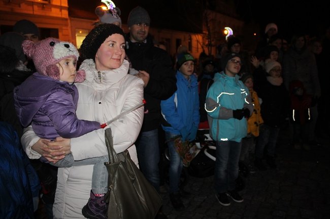 Świąteczny klimat na rynku - zdjęcia