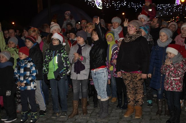 Świąteczny klimat na rynku - zdjęcia