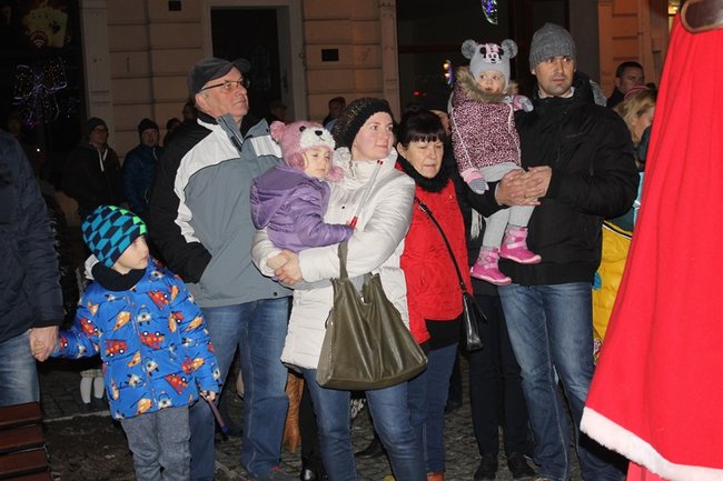 Świąteczny klimat na rynku - zdjęcia