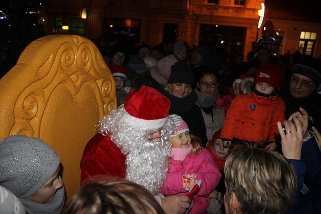 Świąteczny klimat na rynku - zdjęcia