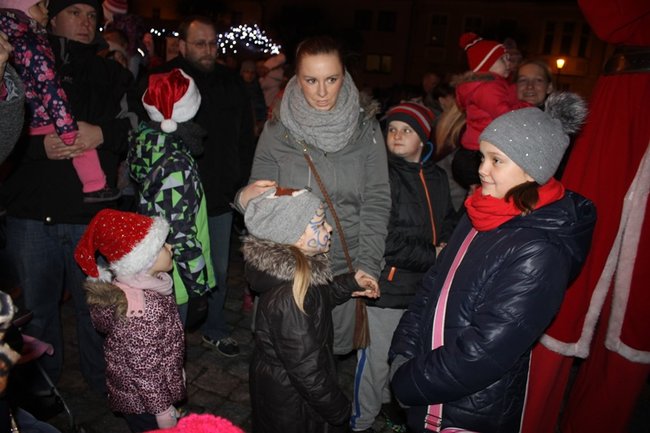 Świąteczny klimat na rynku - zdjęcia