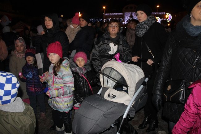 Świąteczny klimat na rynku - zdjęcia