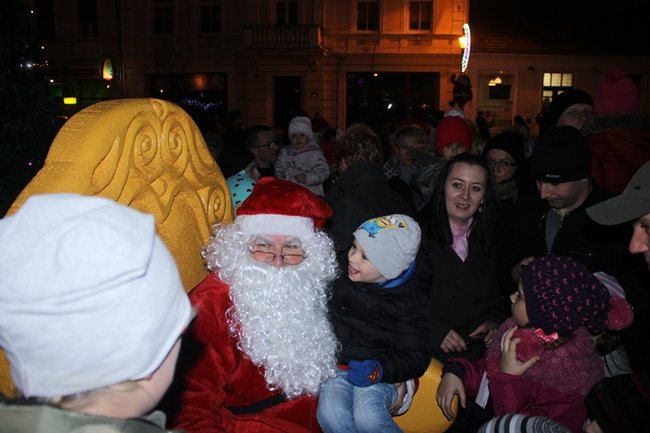 Świąteczny klimat na rynku - zdjęcia