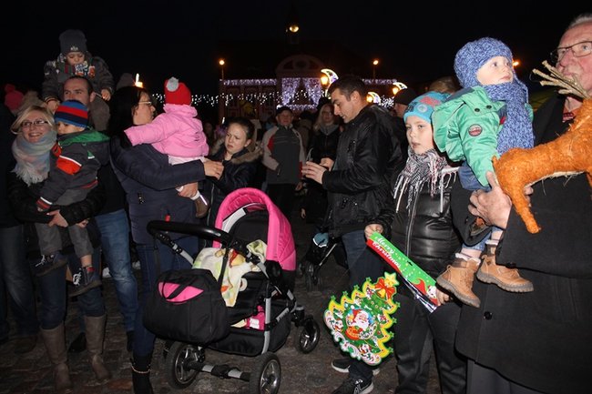 Świąteczny klimat na rynku - zdjęcia