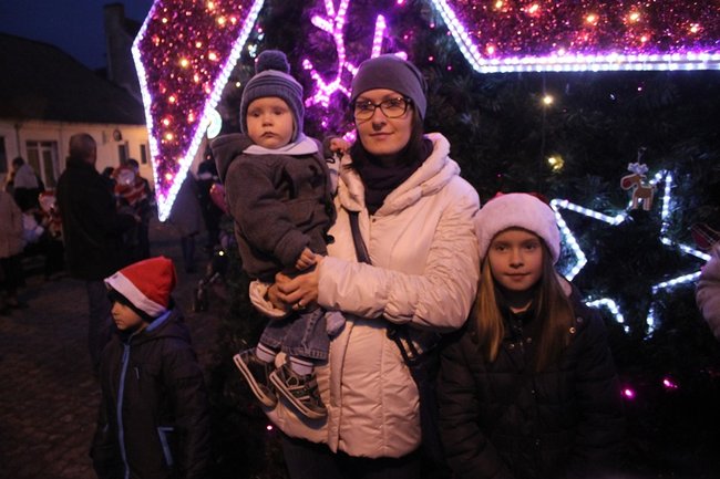 Świąteczny klimat na rynku - zdjęcia