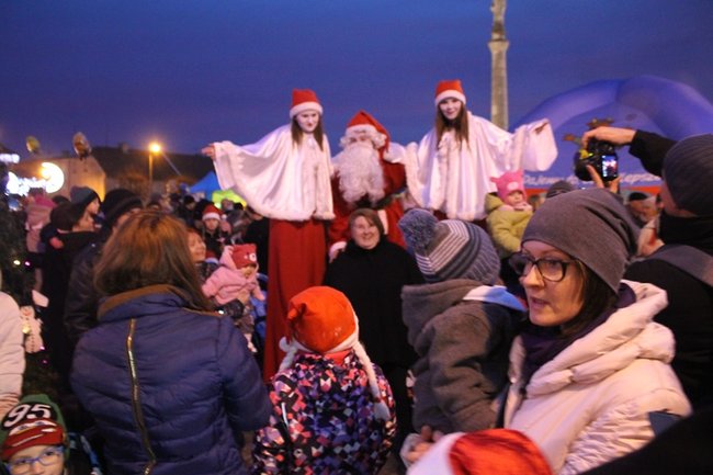 Świąteczny klimat na rynku - zdjęcia