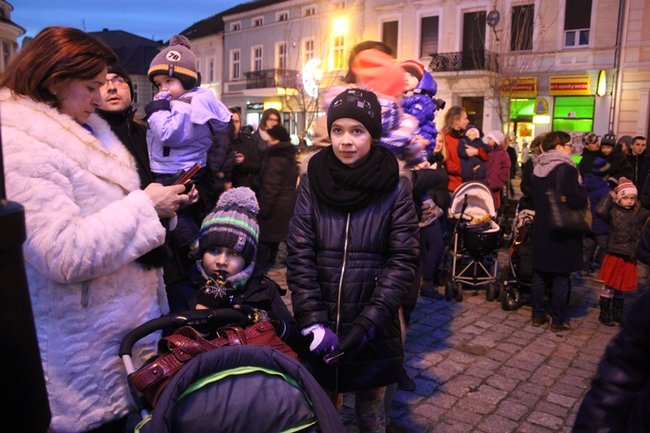 Świąteczny klimat na rynku - zdjęcia