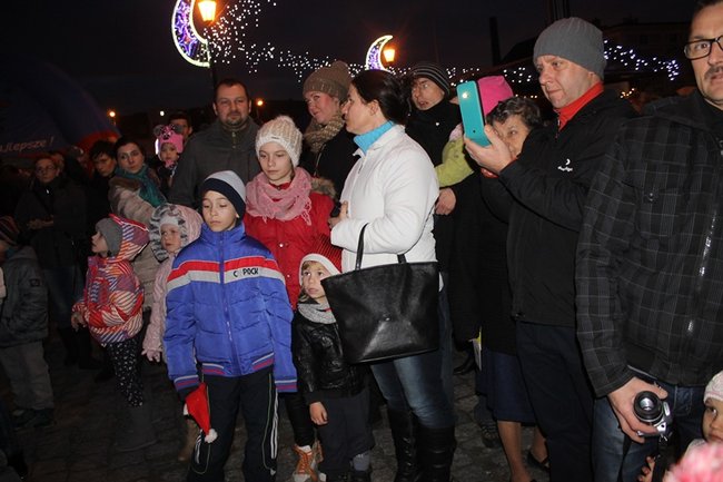 Świąteczny klimat na rynku - zdjęcia