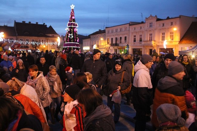 Świąteczny klimat na rynku - zdjęcia