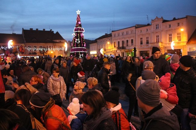 Świąteczny klimat na rynku - zdjęcia