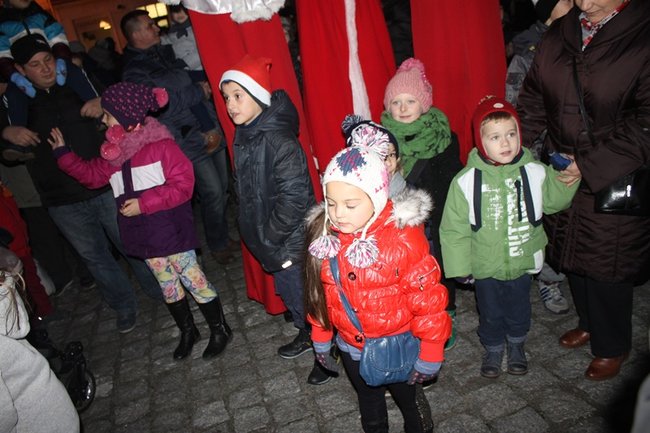 Świąteczny klimat na rynku - zdjęcia
