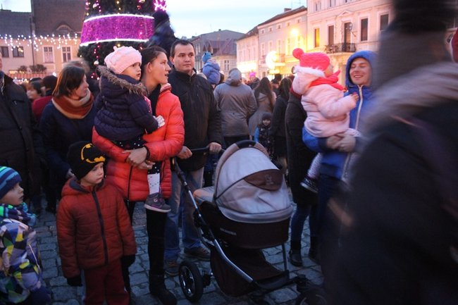 Świąteczny klimat na rynku - zdjęcia