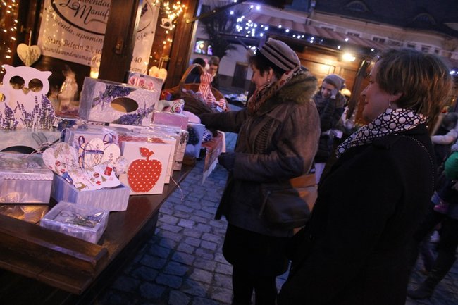 Świąteczny klimat na rynku - zdjęcia
