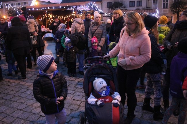 Świąteczny klimat na rynku - zdjęcia