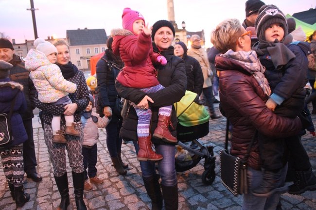 Świąteczny klimat na rynku - zdjęcia