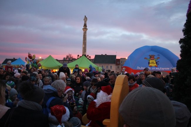 Świąteczny klimat na rynku - zdjęcia