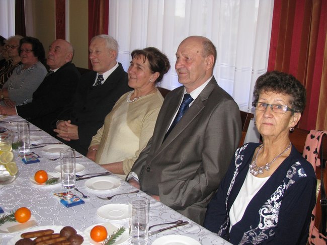 Z radością dzielili się opłatkiem - zdjęcia