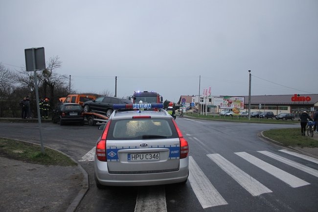 Wyprzedzała na skrzyżowaniu? - zdjęcia