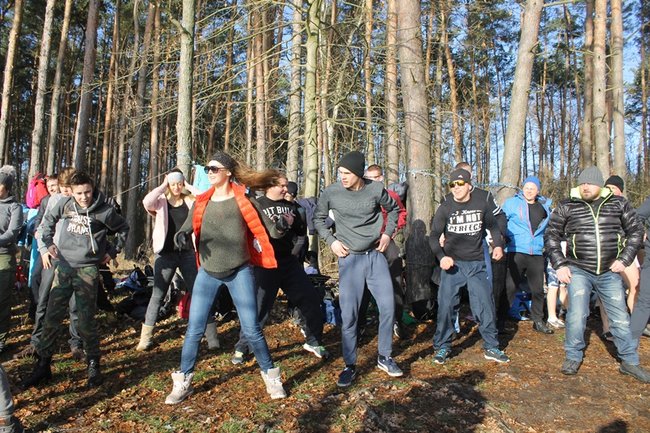 Zbierali datki w lodowatej wodzie - zdjęcia