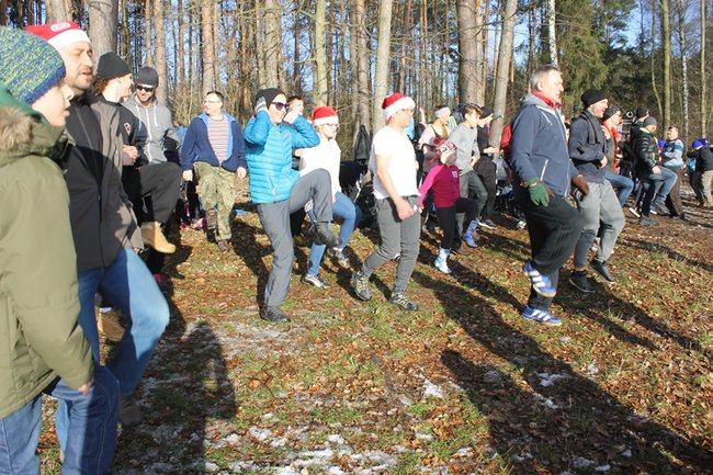 Zbierali datki w lodowatej wodzie - zdjęcia