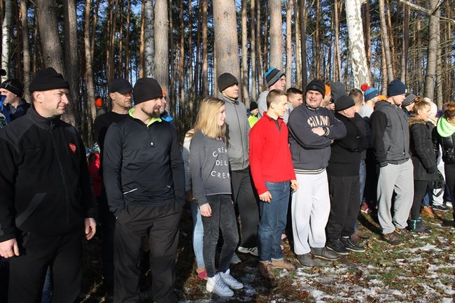 Zbierali datki w lodowatej wodzie - zdjęcia