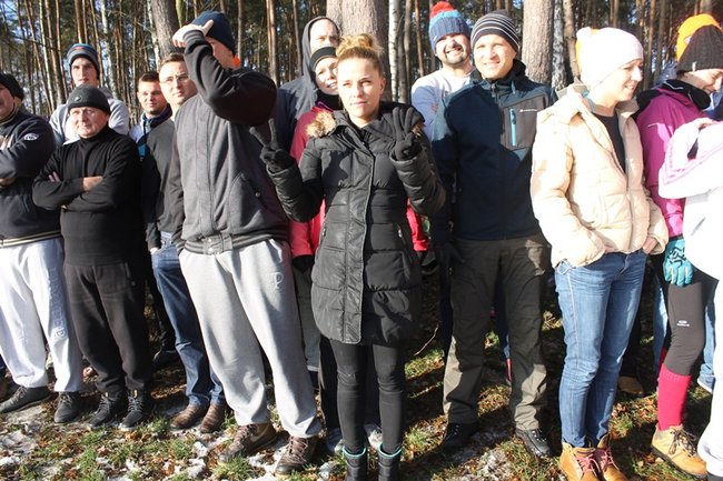 Zbierali datki w lodowatej wodzie - zdjęcia