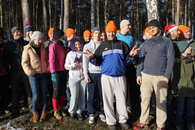 Zbierali datki w lodowatej wodzie - zdjęcia