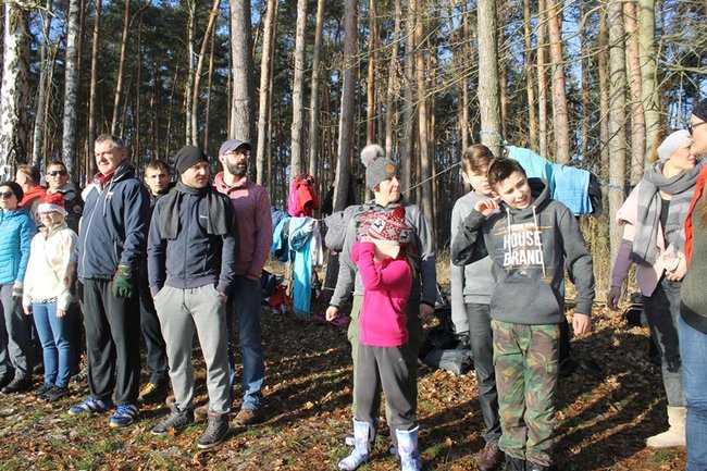 Zbierali datki w lodowatej wodzie - zdjęcia