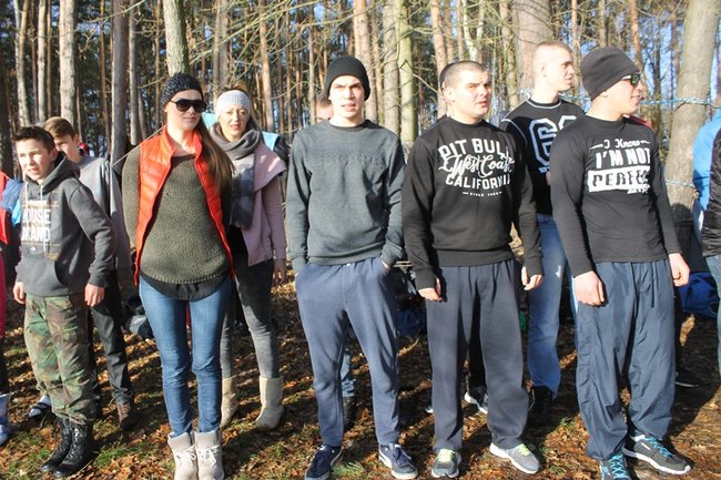 Zbierali datki w lodowatej wodzie - zdjęcia