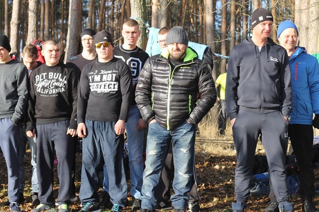 Zbierali datki w lodowatej wodzie - zdjęcia