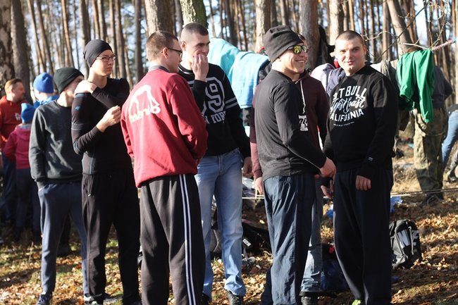 Zbierali datki w lodowatej wodzie - zdjęcia