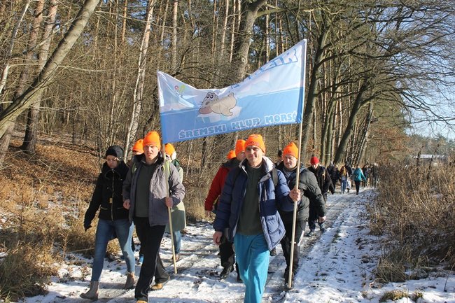 Zbierali datki w lodowatej wodzie - zdjęcia