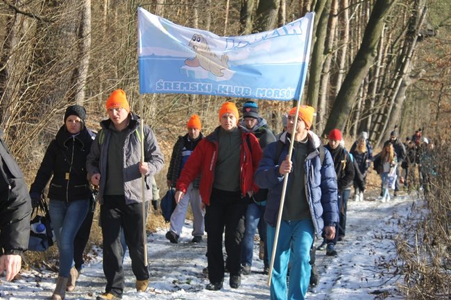 Zbierali datki w lodowatej wodzie - zdjęcia