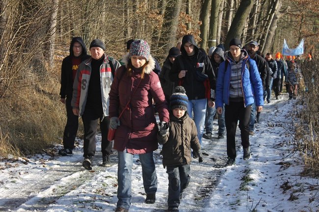 Zbierali datki w lodowatej wodzie - zdjęcia