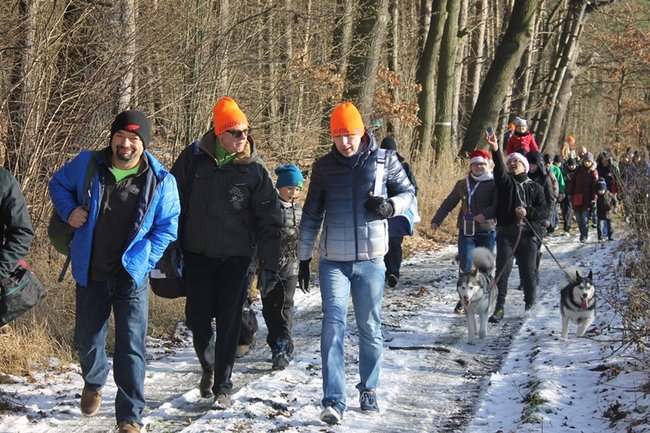 Zbierali datki w lodowatej wodzie - zdjęcia