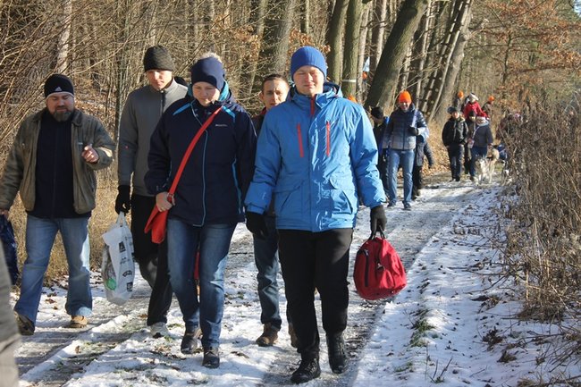 Zbierali datki w lodowatej wodzie - zdjęcia