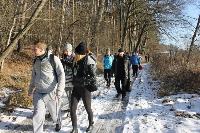 Zbierali datki w lodowatej wodzie - zdjęcia