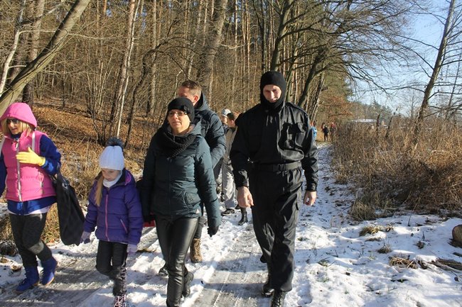 Zbierali datki w lodowatej wodzie - zdjęcia
