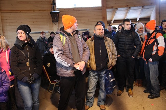 Zbierali datki w lodowatej wodzie - zdjęcia