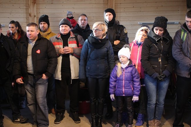 Zbierali datki w lodowatej wodzie - zdjęcia