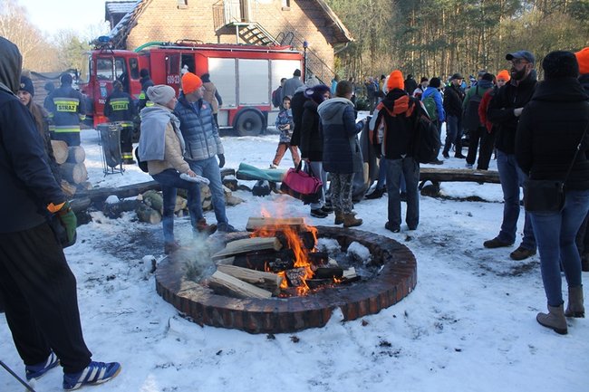 Zbierali datki w lodowatej wodzie - zdjęcia