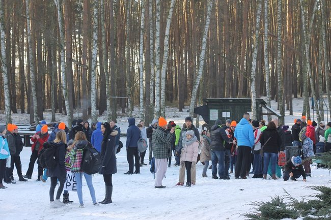 Zbierali datki w lodowatej wodzie - zdjęcia