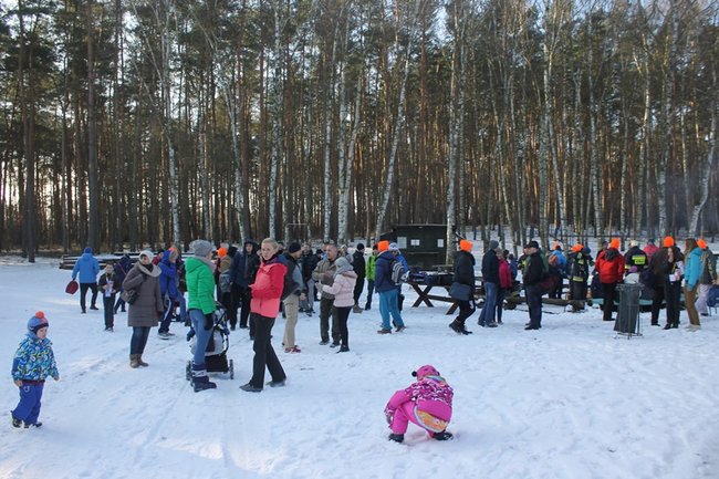 Zbierali datki w lodowatej wodzie - zdjęcia