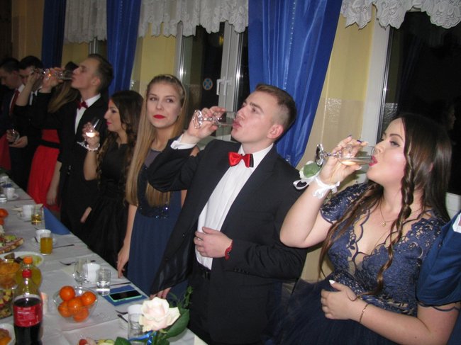 Studniówka z sukcesem w tle - zdjęcia